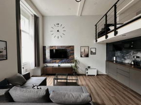 Grand Viceroy Apartments - Gothic Tower View